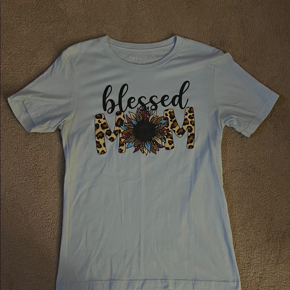 Love In Faith Blessed Mom Graphic Tee- size Small, EUC *worn once*